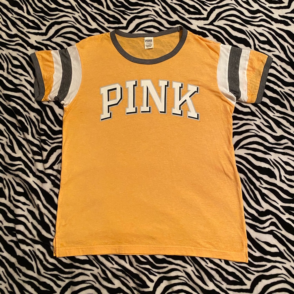 (NWOT) VS Pink Campus tee SZ Large